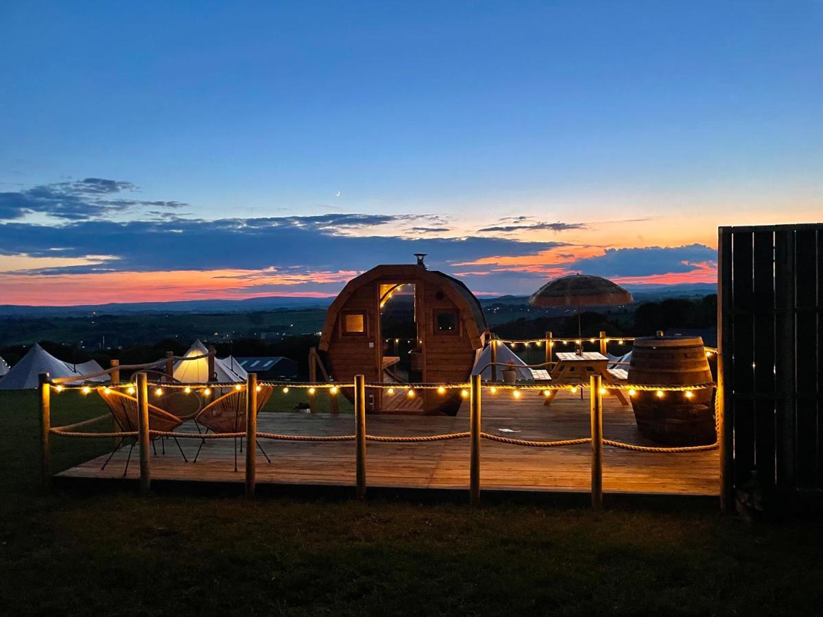 فندق Deerstone Glamping-Pinhaw Beacon Dome Hot Tub Earby المظهر الخارجي الصورة