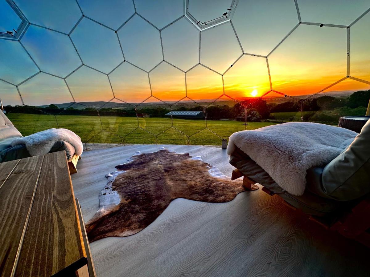 فندق Deerstone Glamping-Pinhaw Beacon Dome Hot Tub Earby المظهر الخارجي الصورة