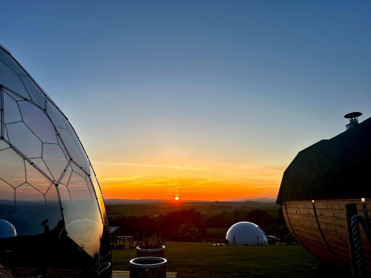 فندق Deerstone Glamping-Pinhaw Beacon Dome Hot Tub Earby المظهر الخارجي الصورة