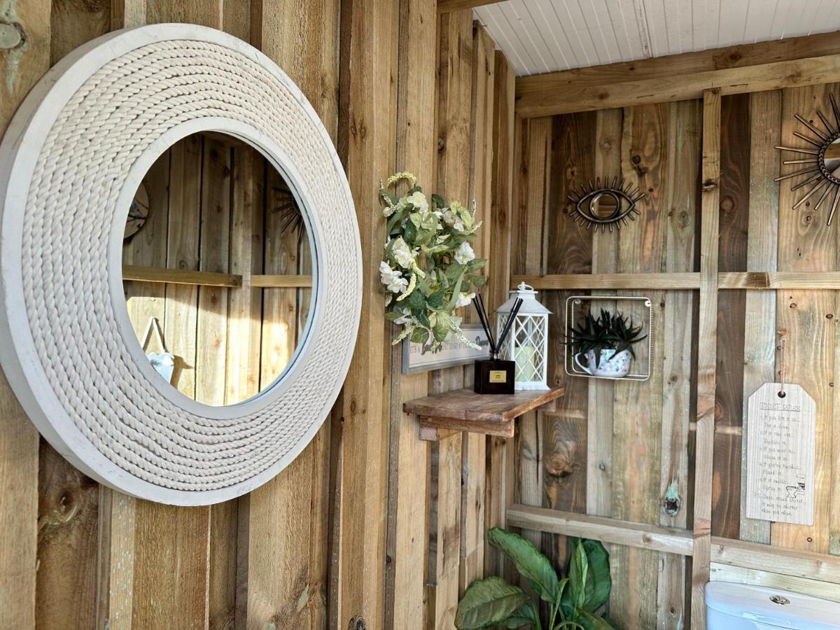 فندق Deerstone Glamping-Pinhaw Beacon Dome Hot Tub Earby المظهر الخارجي الصورة