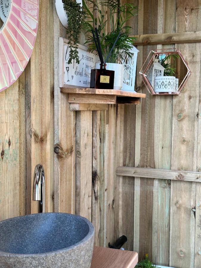 فندق Deerstone Glamping-Pinhaw Beacon Dome Hot Tub Earby المظهر الخارجي الصورة