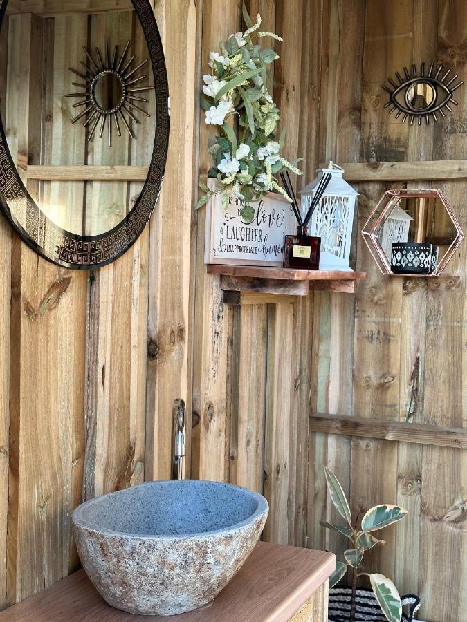 فندق Deerstone Glamping-Pinhaw Beacon Dome Hot Tub Earby المظهر الخارجي الصورة