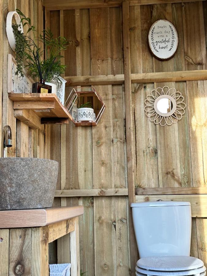 فندق Deerstone Glamping-Pinhaw Beacon Dome Hot Tub Earby المظهر الخارجي الصورة