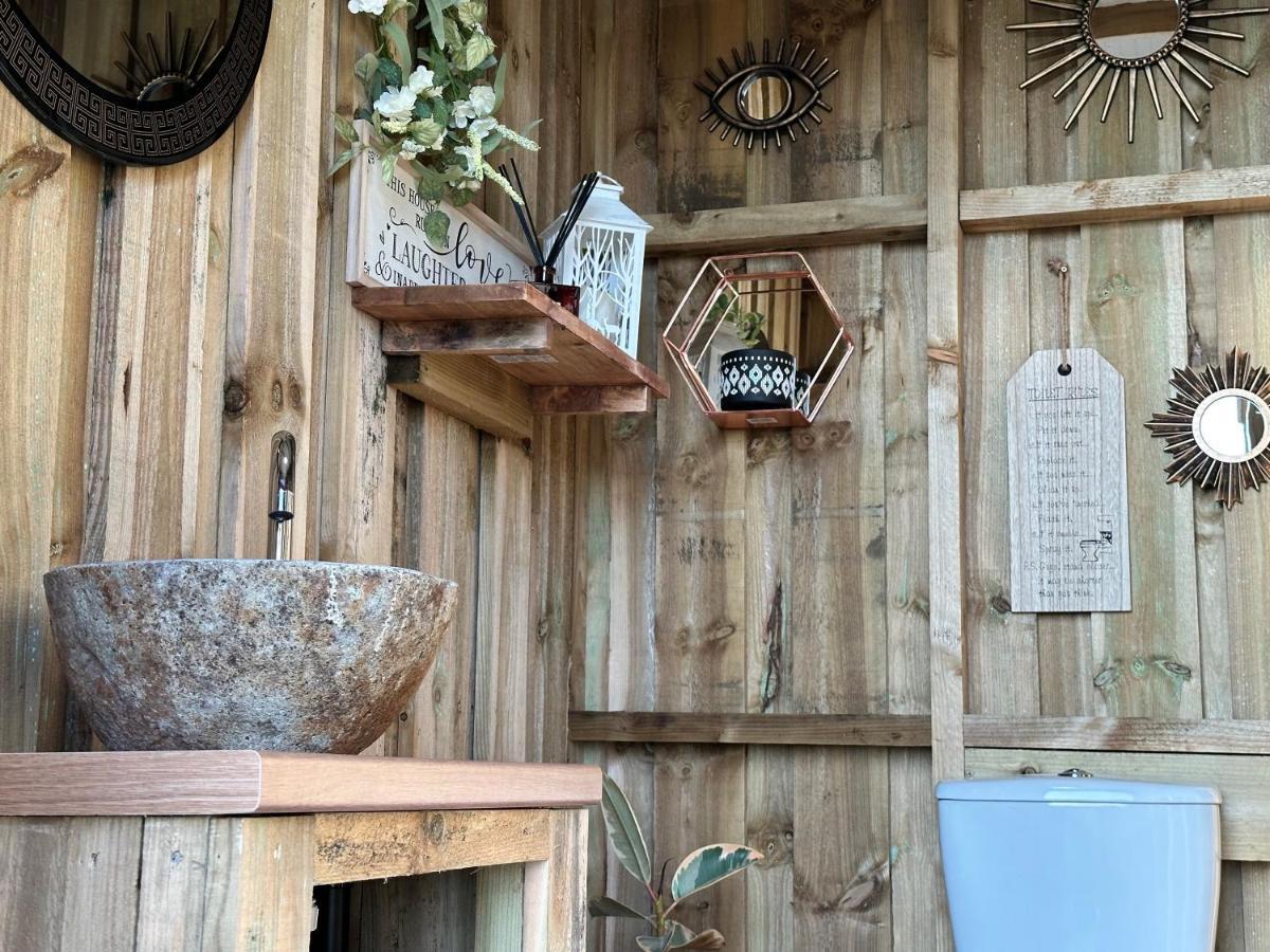 فندق Deerstone Glamping-Pinhaw Beacon Dome Hot Tub Earby المظهر الخارجي الصورة